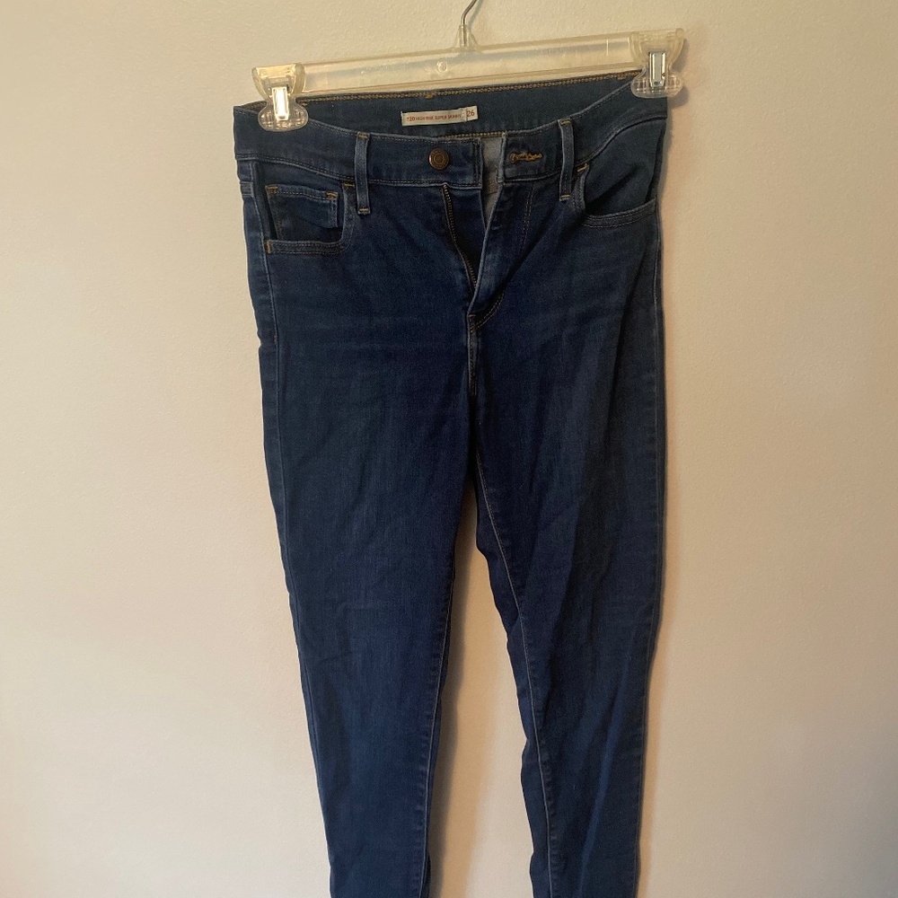Levi 720 high waisted skinny jeans W26 L32
